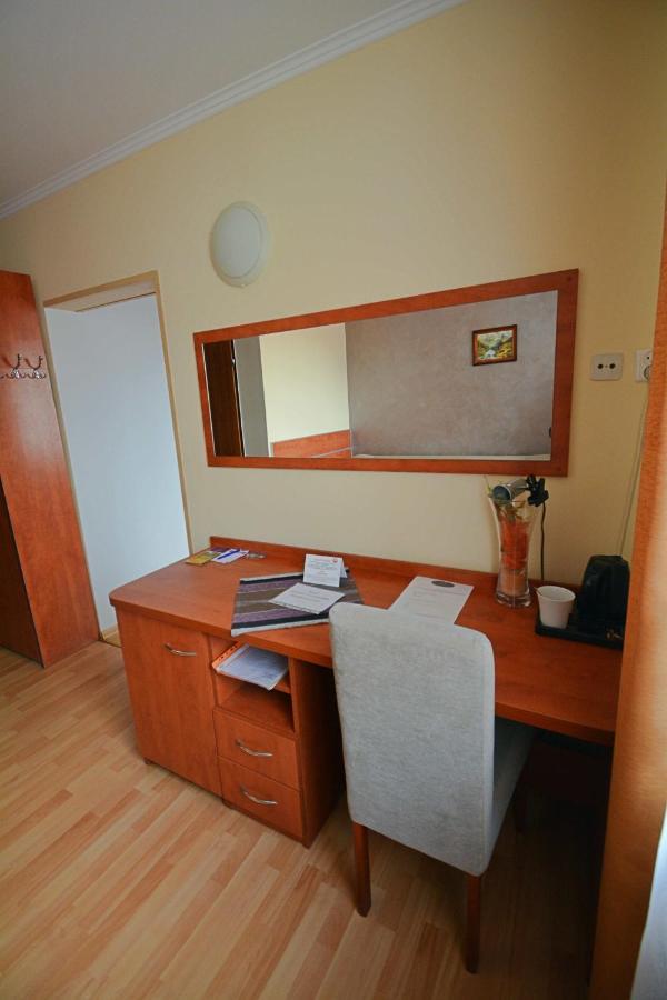 Hotel Awis Kutno Exterior foto